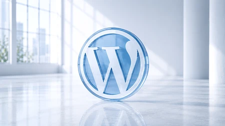 Ein blaues, gläsernes WordPress-Logo auf einer glänzenden Oberfläche in einem hellen Raum.