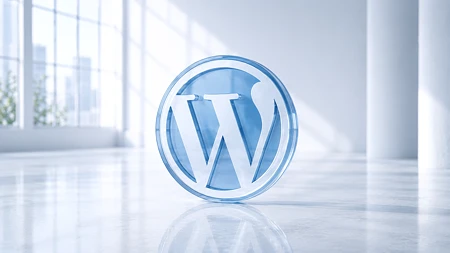 Ein blaues, gläsernes WordPress-Logo auf einer glänzenden Oberfläche in einem hellen Raum.